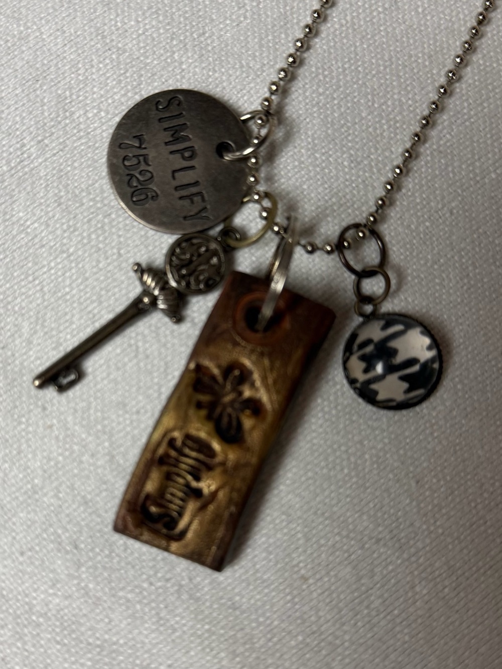 Simplify Charm Necklace with Key & Houndstooth Disc